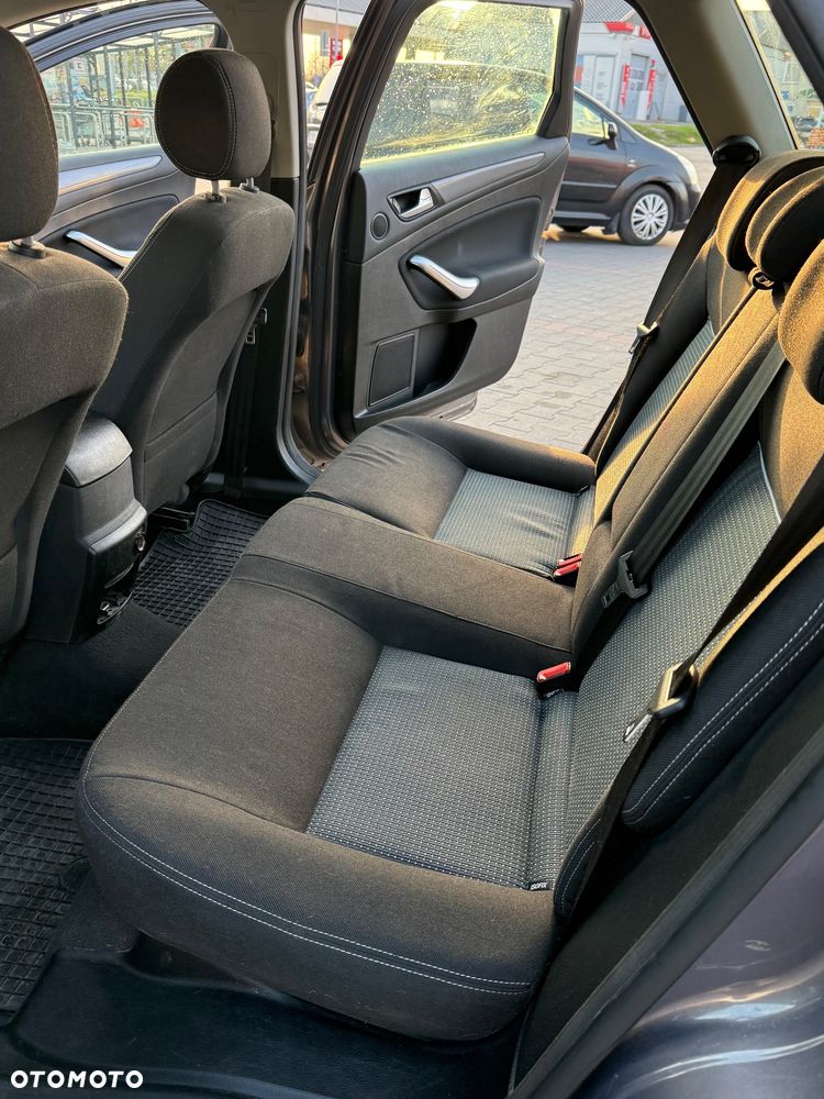 Ford Mondeo 1.6 T Gold X - 24