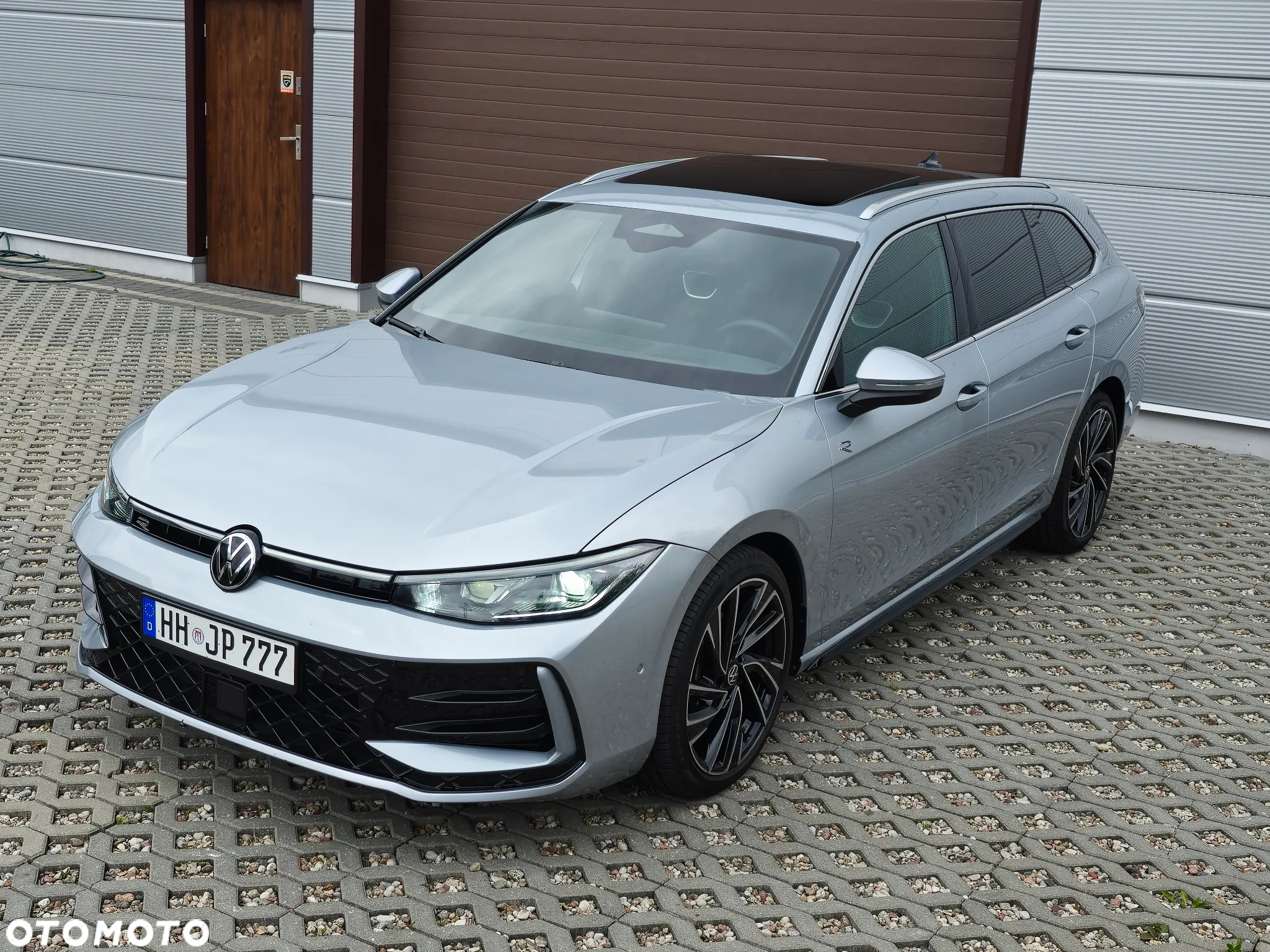 Volkswagen Passat Variant 2.0 TDI SCR DSG R-Line - 12