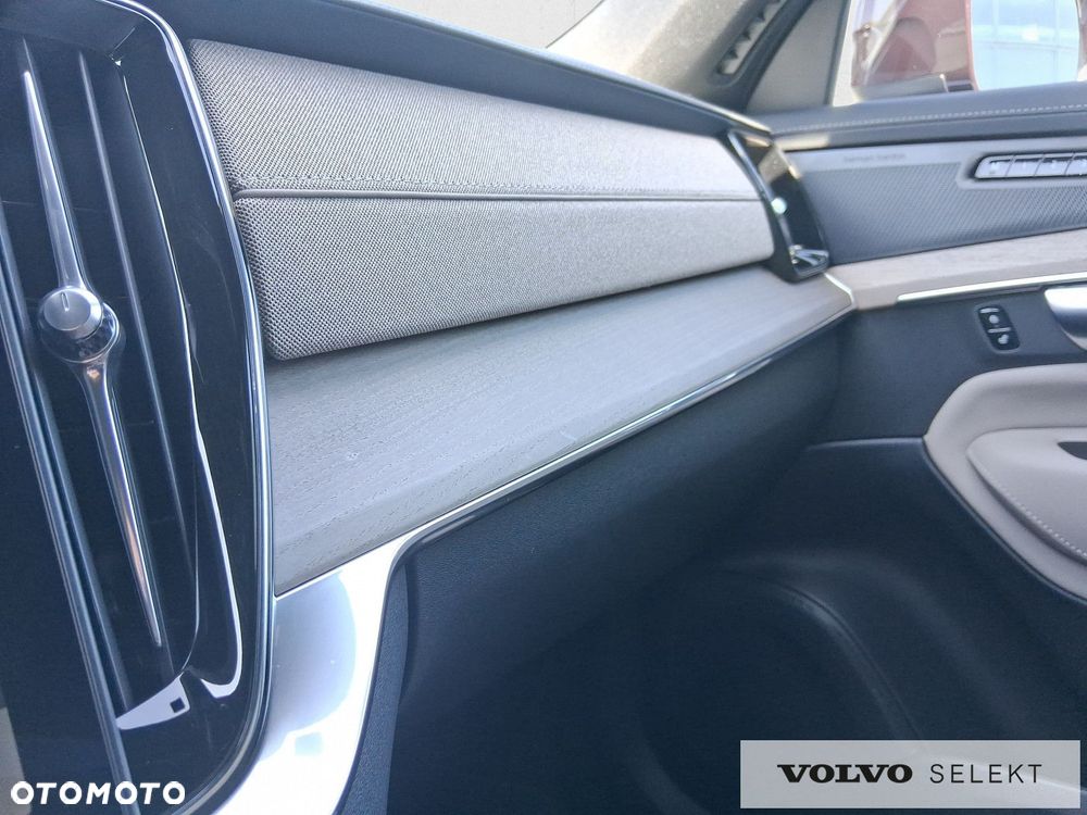 Volvo XC 90 - 25