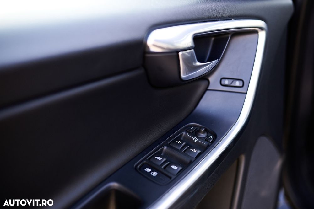 Volvo XC 60 D3 Geartronic Momentum - 11