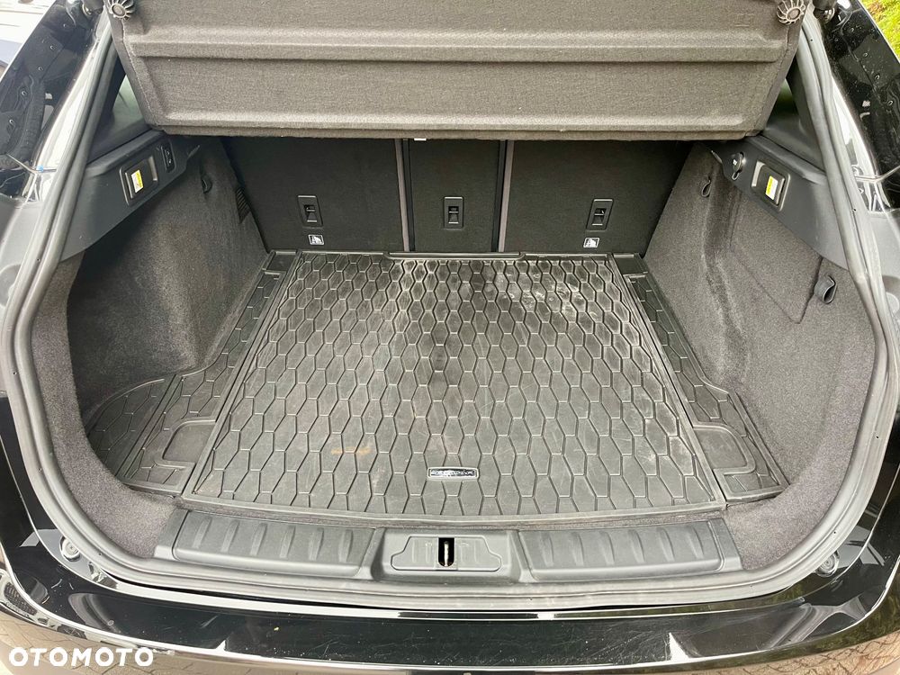 Jaguar F-Pace 25t AWD Portfolio - 37