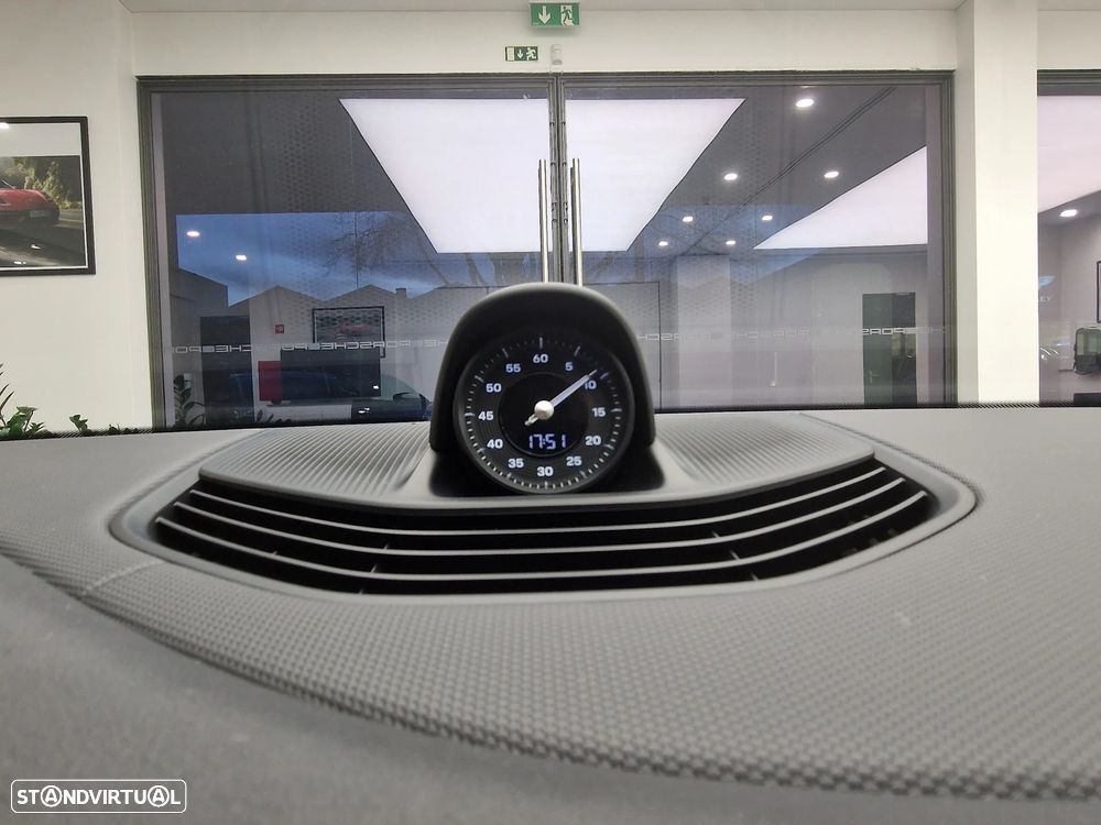 Porsche Taycan Standard - 26