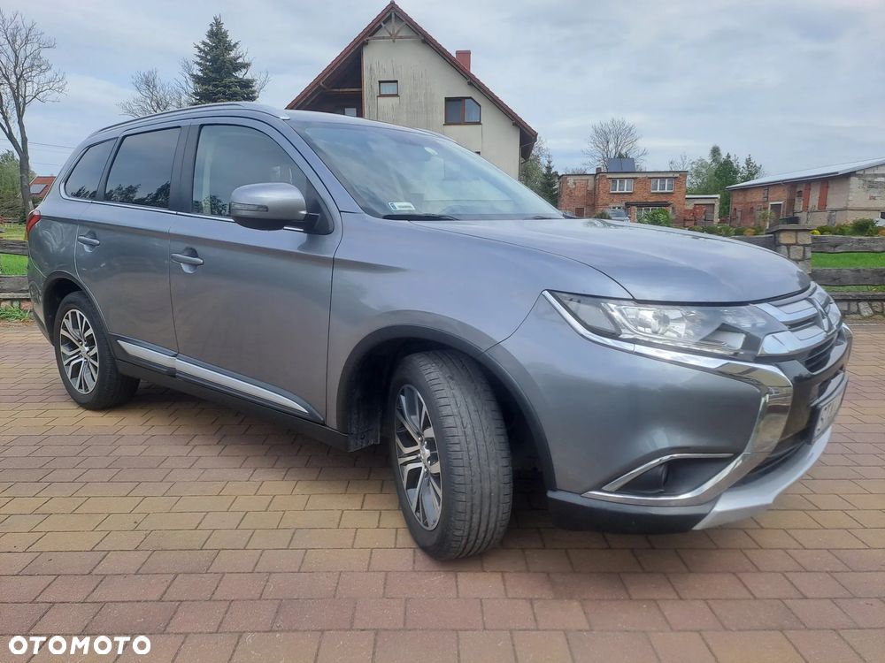 Mitsubishi Outlander - 2