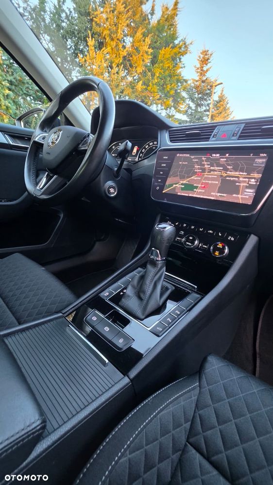 Skoda Superb 2.0 TDI DSG Premium Edition - 29