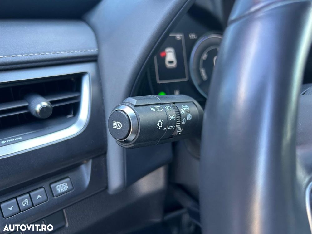 Lexus UX 250h 2.0L HEV 20H- (178 HP) 4X4 CVT Executive - 28