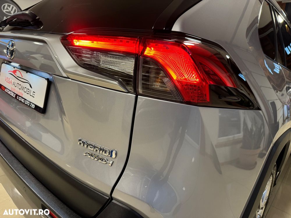 Toyota RAV4 2.5 4x4 Hybrid Team Deutschland - 32