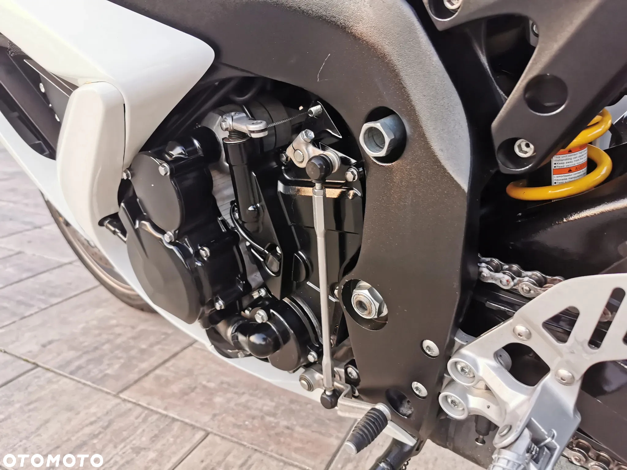 Suzuki GSX-R - 16
