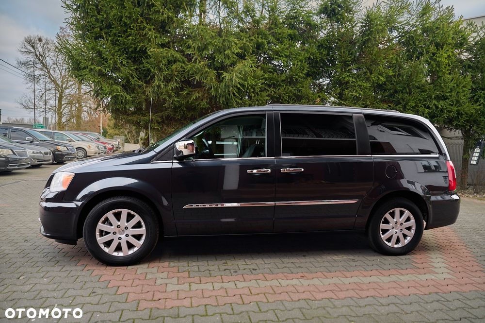 Chrysler Town & Country 3.6 Limited - 9