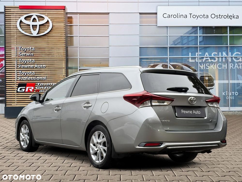 Toyota Auris 1.6 Premium Comfort - 3