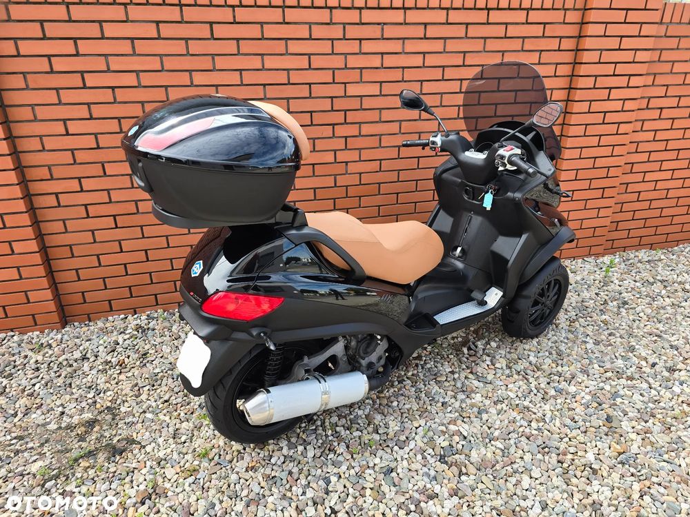 Piaggio MP-3 - 12