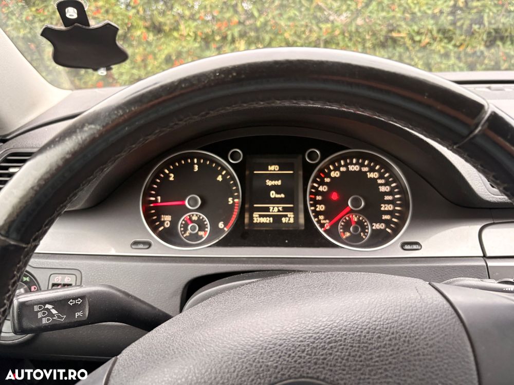 Volkswagen Passat - 4