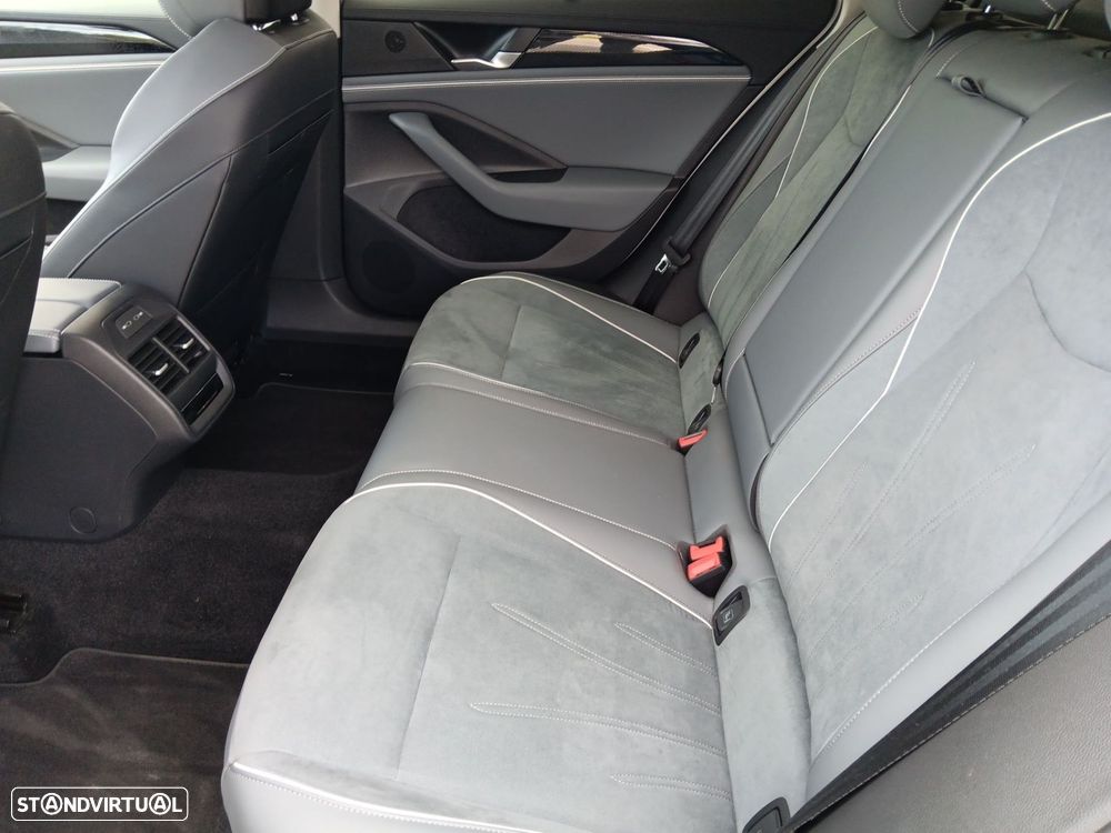 VW Passat Variant 2.0 TDi Business DSG - 8