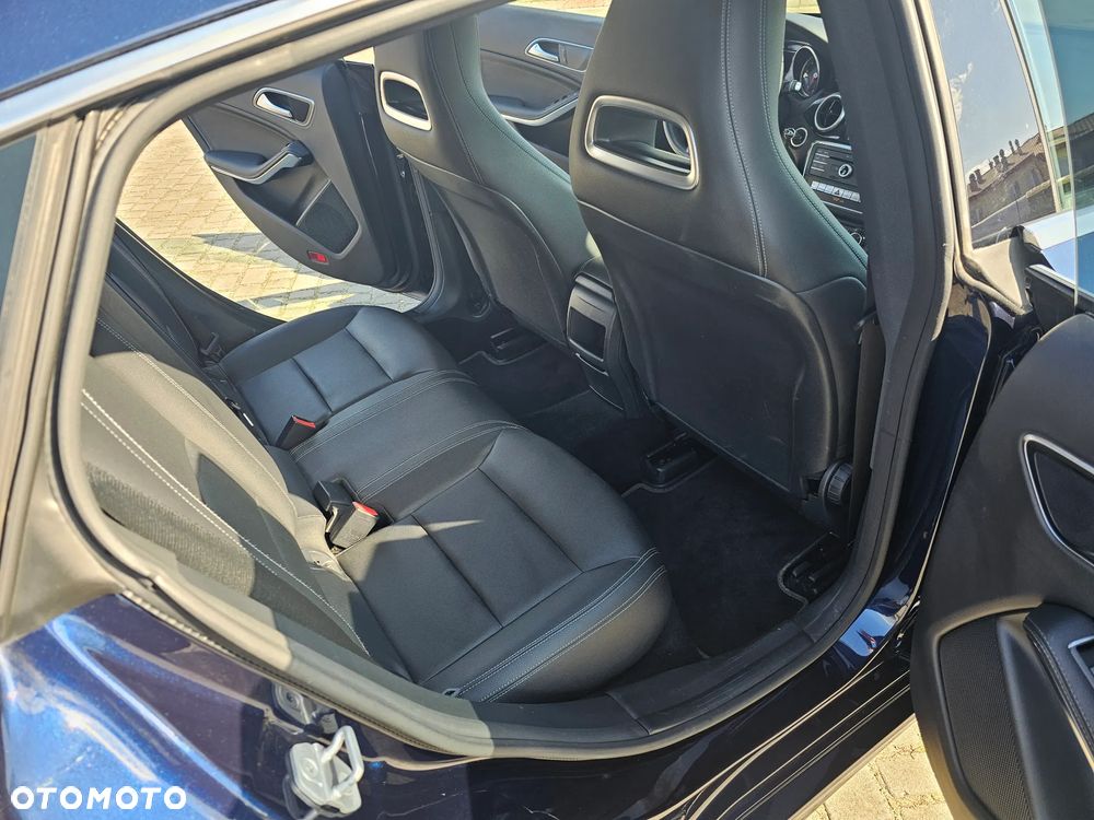 Mercedes-Benz CLA 180 7G-DCT - 14