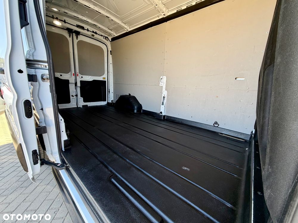 Ford Transit - 12