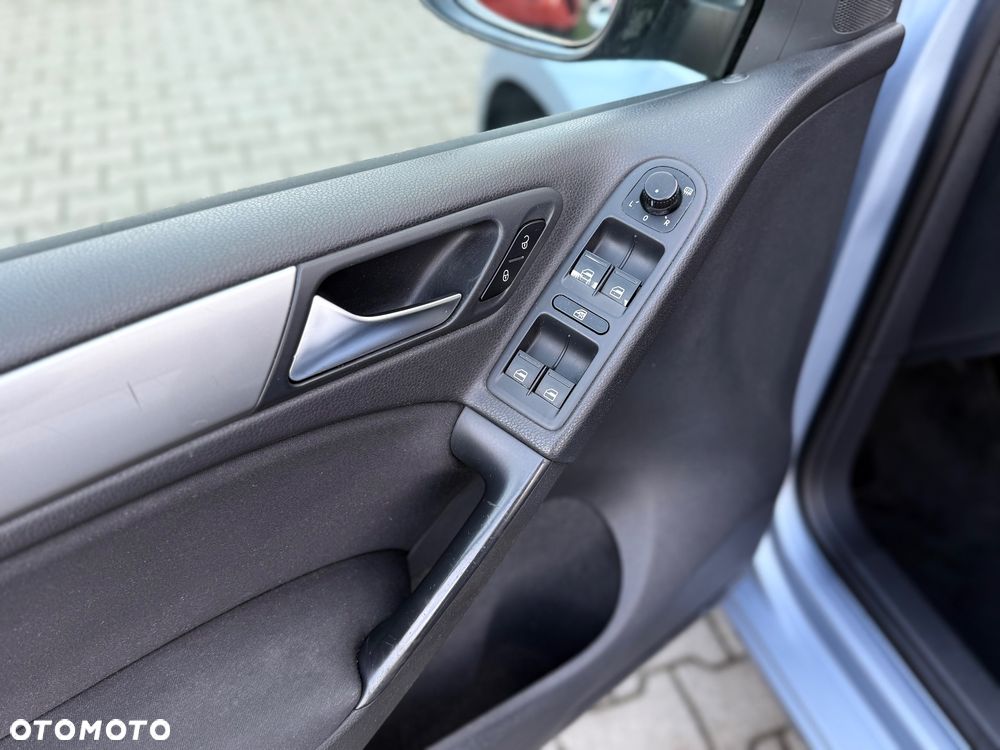 Volkswagen Golf - 23