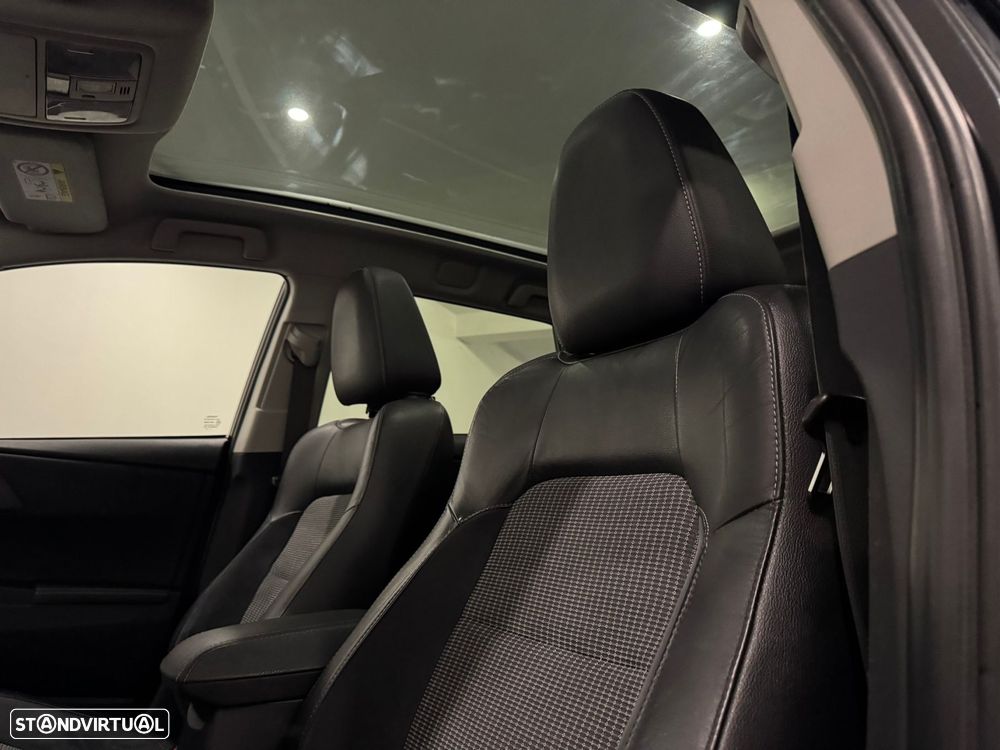 Toyota Auris Touring Sports 1.8 HSD Comfort +P.Techno+P.Sport - 31