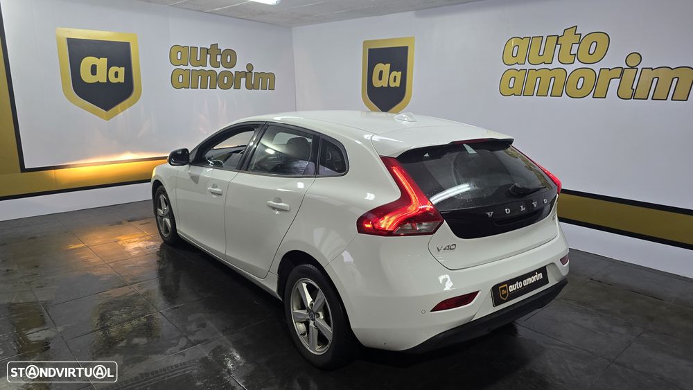Volvo V40 2.0 D2 Momentum Geartronic - 8