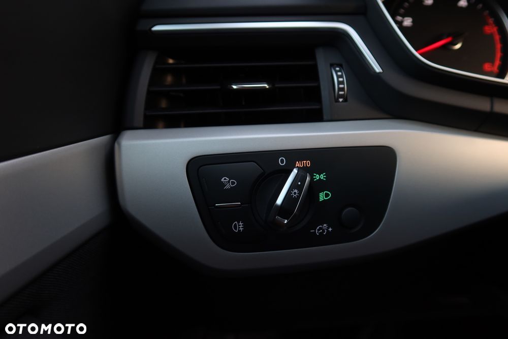 Audi A4 Avant 30 TDI mHEV S tronic - 13