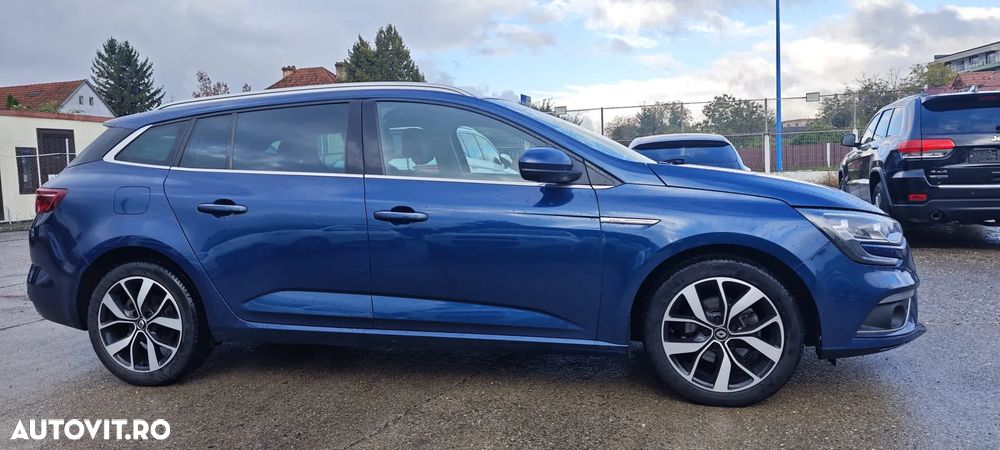 Renault Megane ENERGY TCe 140 EDC BOSE EDITION - 4
