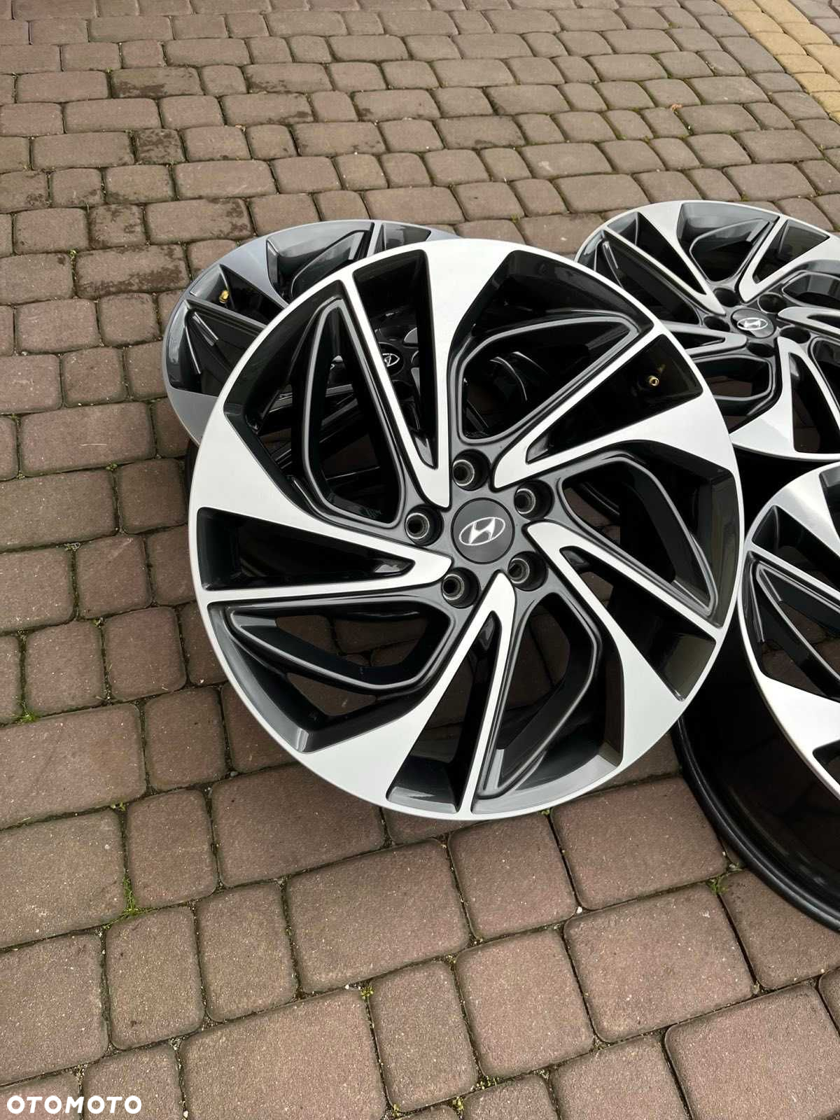 Oryginalne alufelgi Hyundai 5x114,3 19 cali CZUJNIKI Tucson Santa Fe - 2