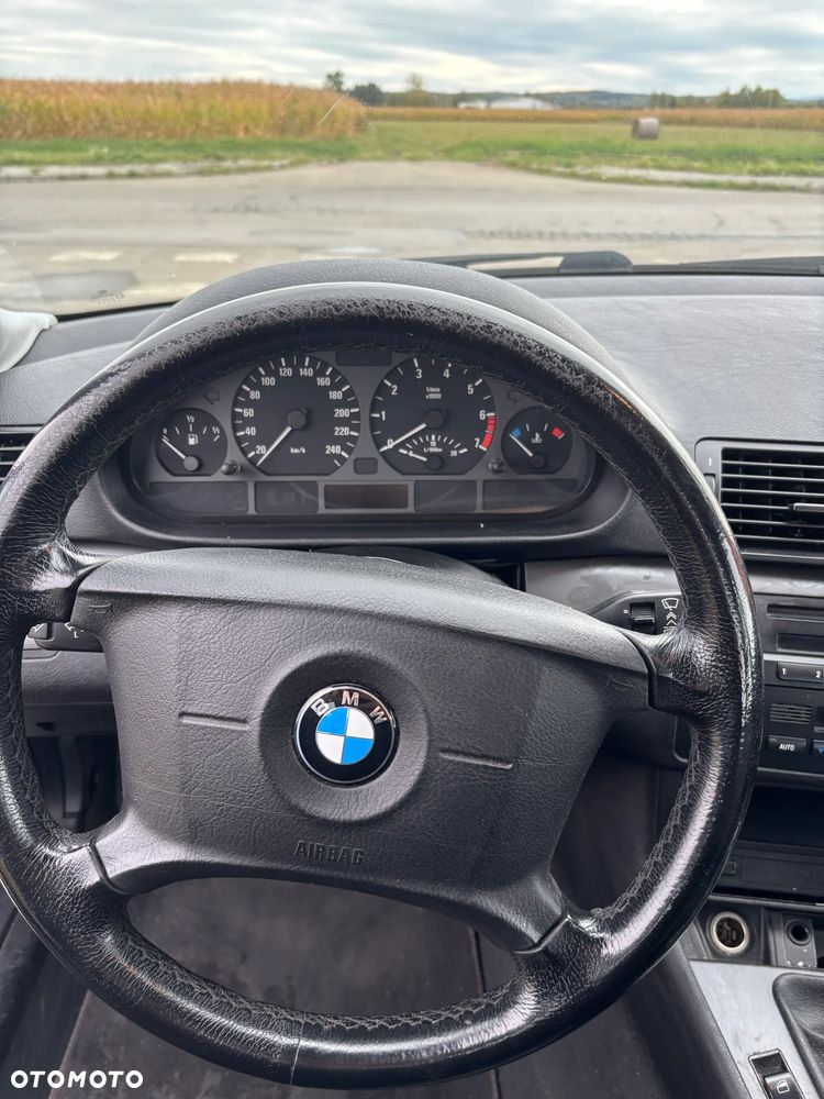 BMW Seria 3 316i - 11