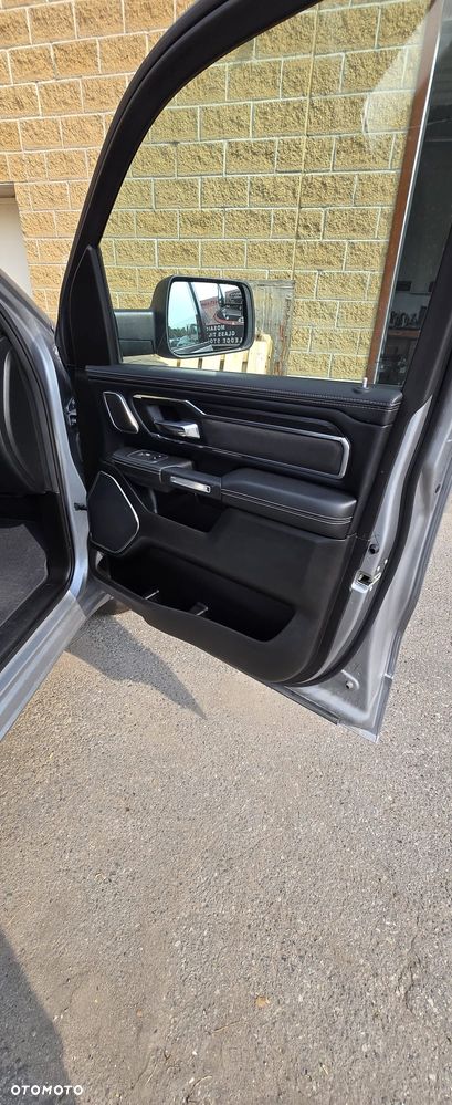 RAM 1500 5.7 eTorque Crew Cab Shortbed Laramie Chrome - 16