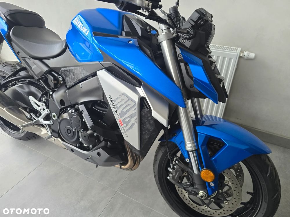 Suzuki GSX - 34