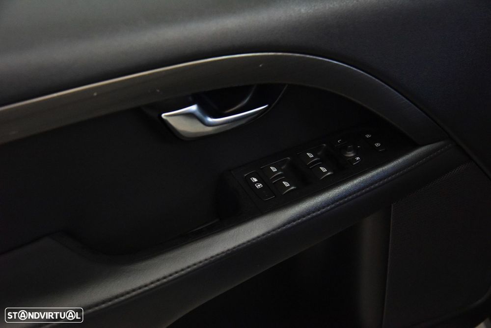 Volvo XC 70 2.0 D4 Momentum Geartronic - 26