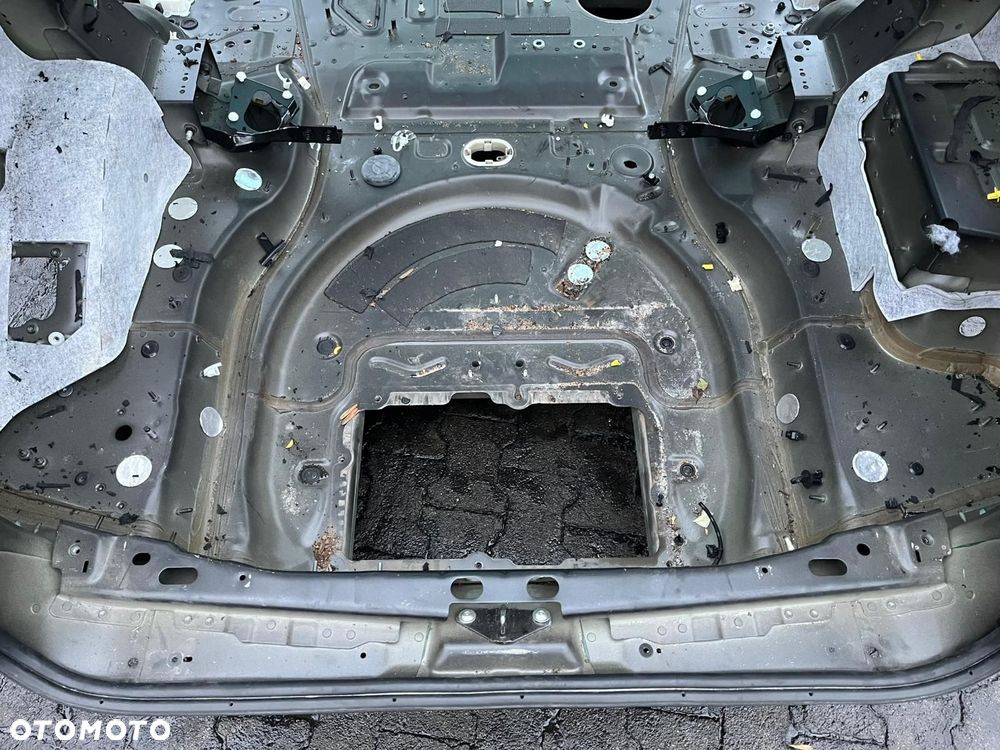 PAS TYŁ ĆWIARTKA WANNA BAGAŻNIKA RANGE ROVER SPORT II L494 - 4