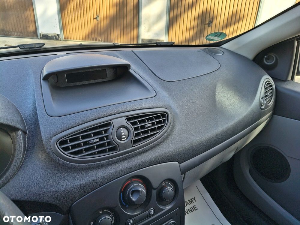 Renault Clio 1.2 16V Authentique - 17