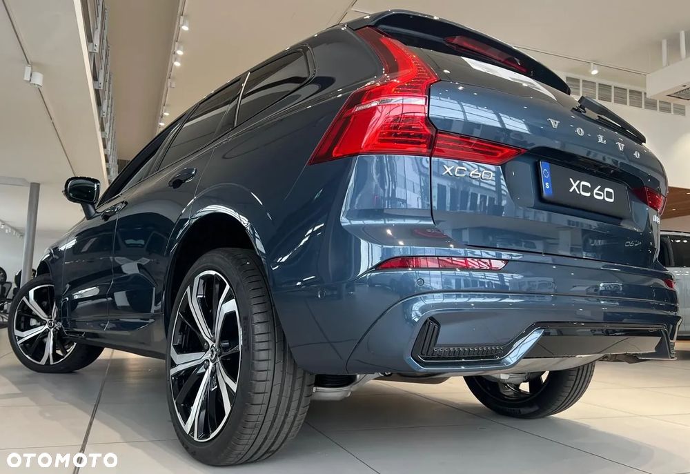 Volvo XC 60 B5 B AWD Ultimate Dark - 8