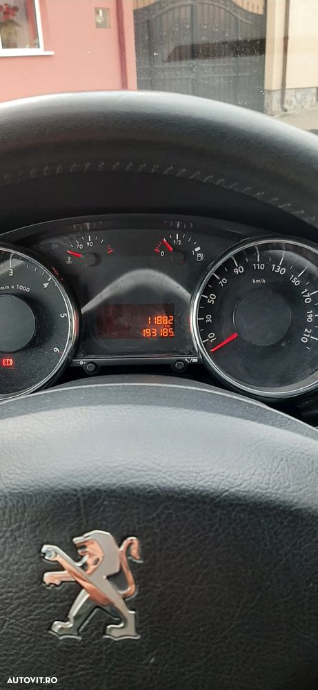 Peugeot 3008 2.0 HDI FAP Premium - 6