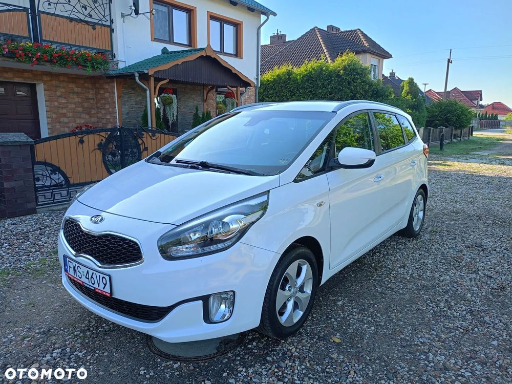 Kia Carens - 1