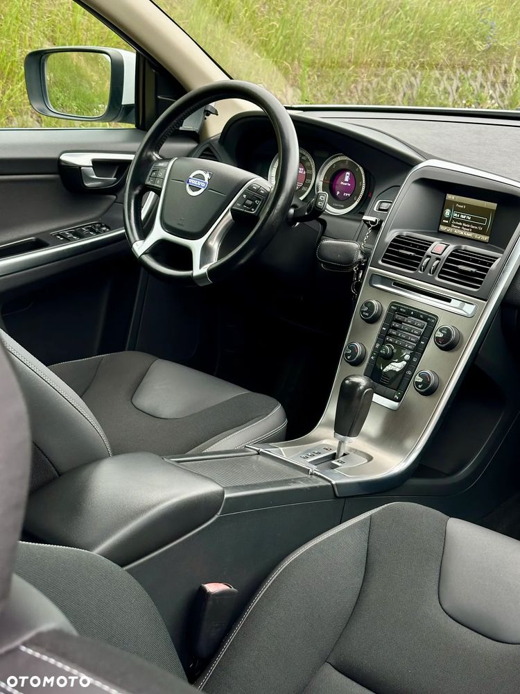 Volvo XC 60 D3 Momentum - 9