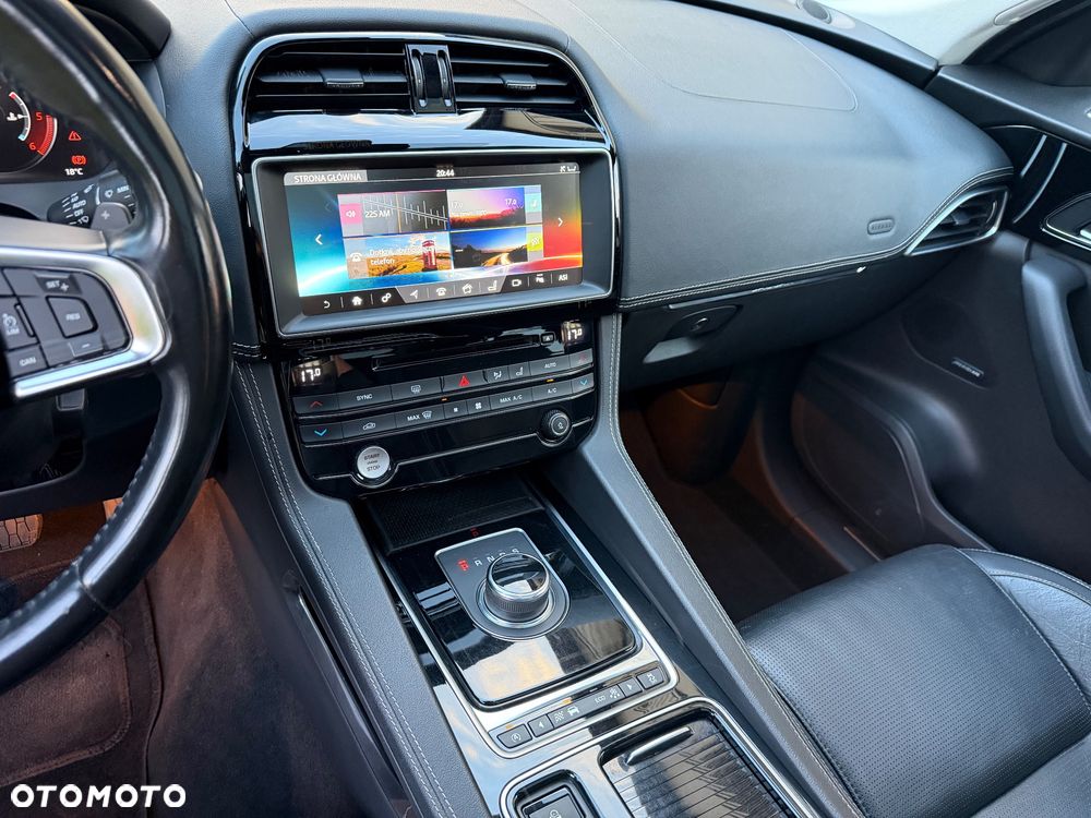 Jaguar F-Pace 20d AWD R-Sport - 17