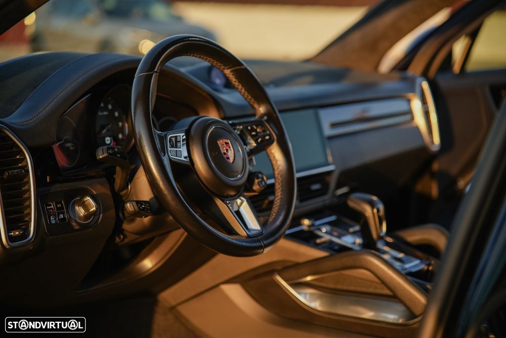 Porsche Cayenne Turbo - 2