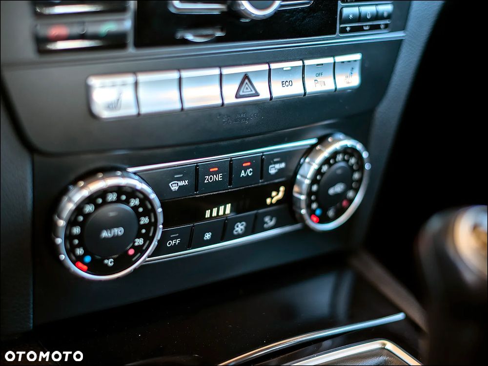Mercedes-Benz Klasa C 180 (BlueEFFICIENCY) Elegance - 26
