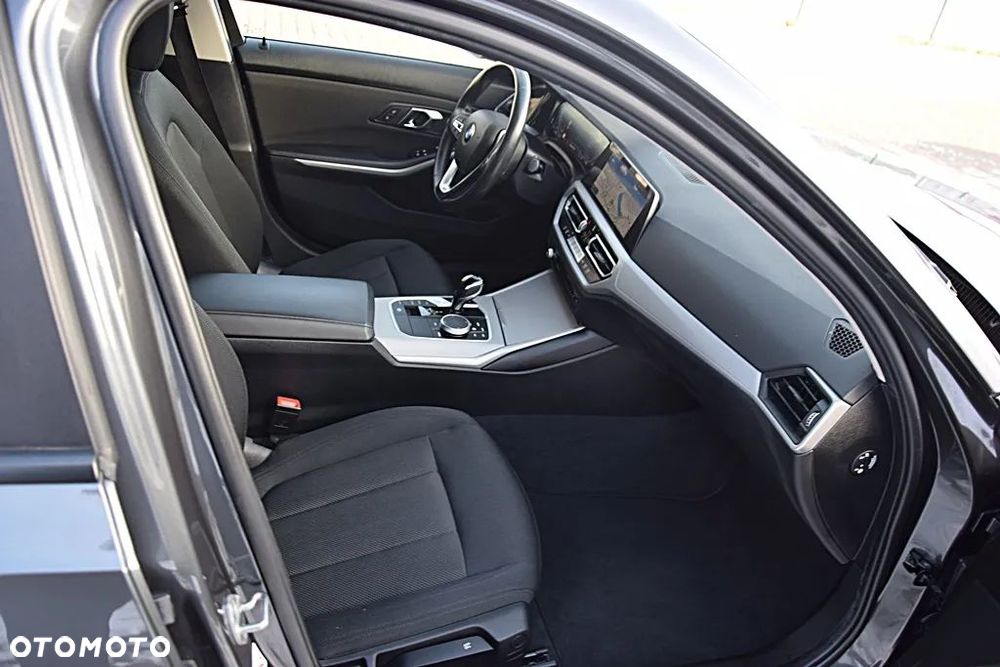 BMW Seria 3 318d Sport Line - 11