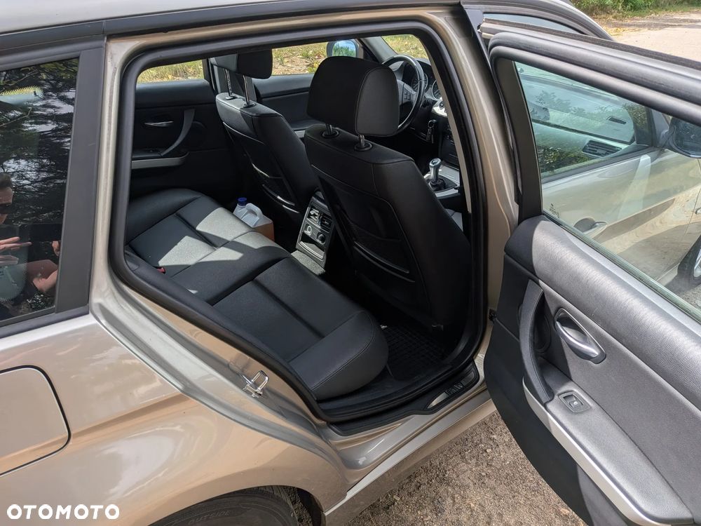 BMW Seria 3 318d DPF - 8