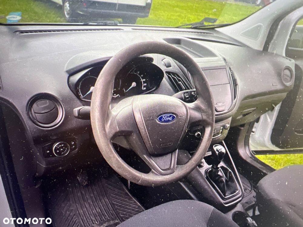 Ford Transit Courier - 17