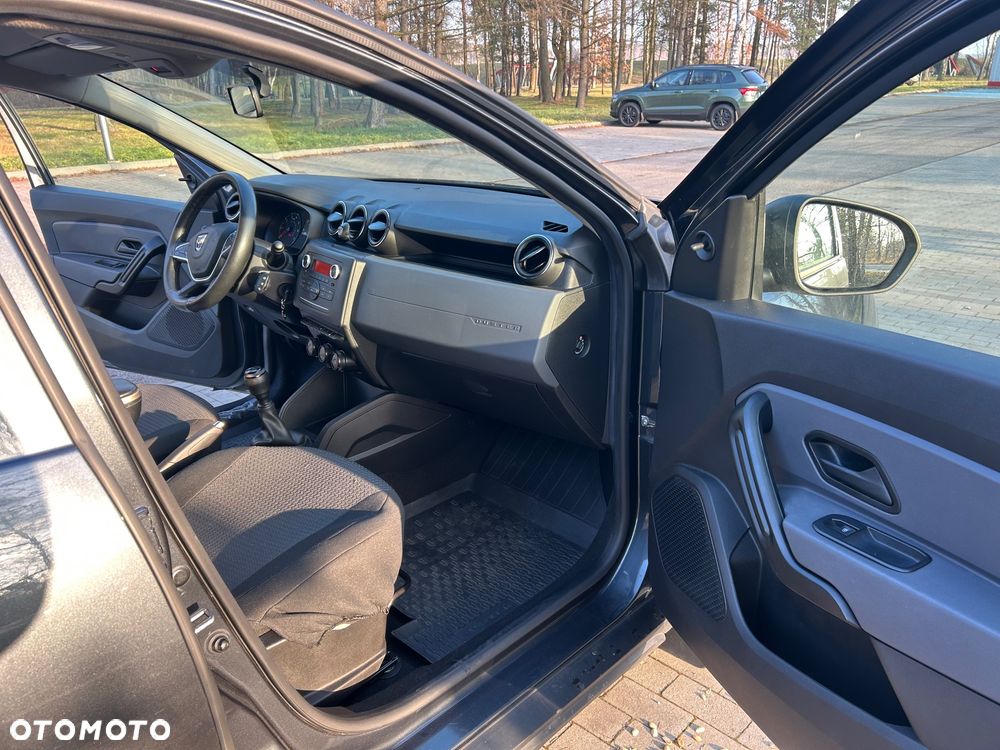 Dacia Duster 1.6 SCe Blackshadow S&S - 11