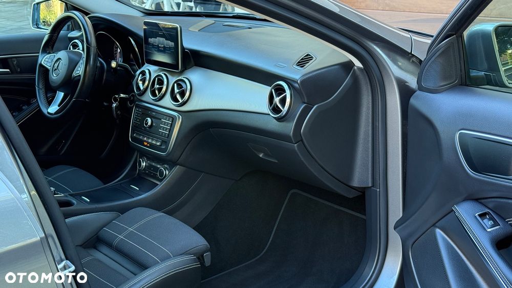 Mercedes-Benz GLA - 23