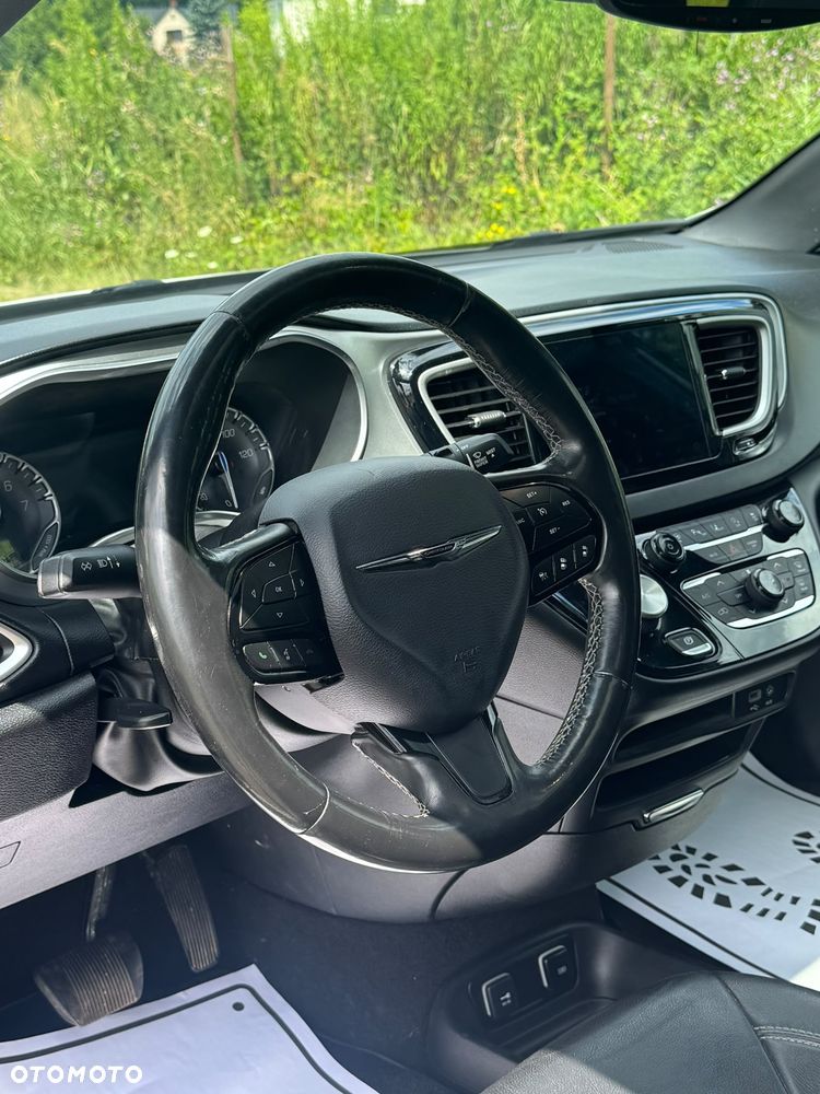 Chrysler Pacifica - 14