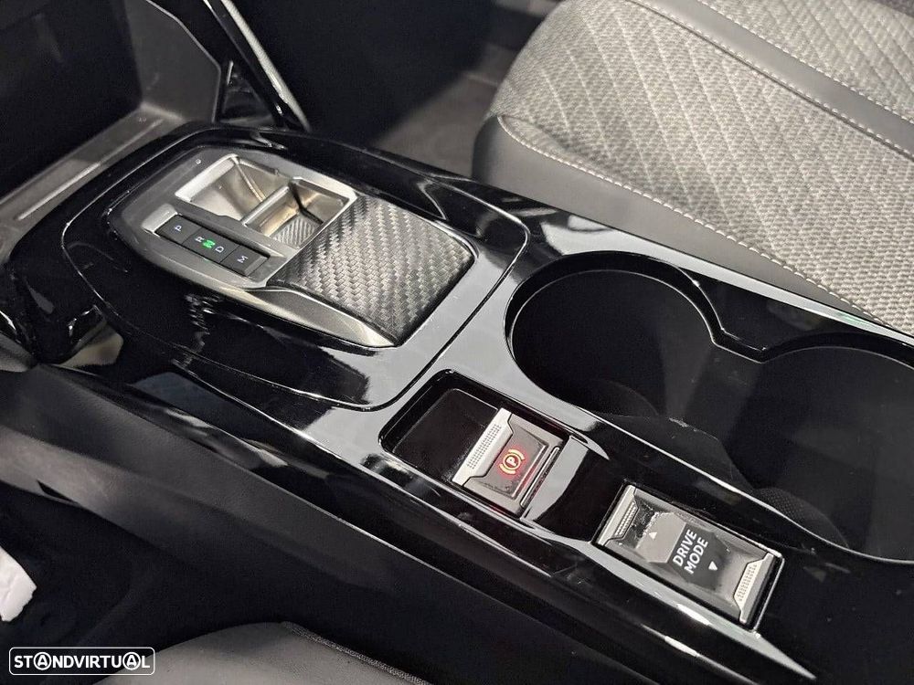 Peugeot 2008 1.2 Hybrid Allure e-DCS6 - 17