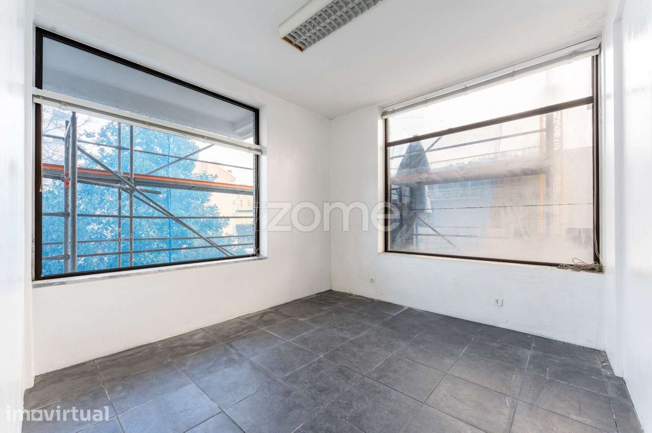 Loja 95m² em Gaia com Potencial de Conversão para T3 - Grande imagem: 5/24