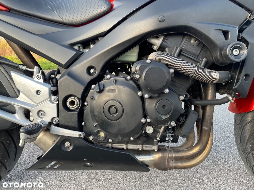 Suzuki GSR - 12