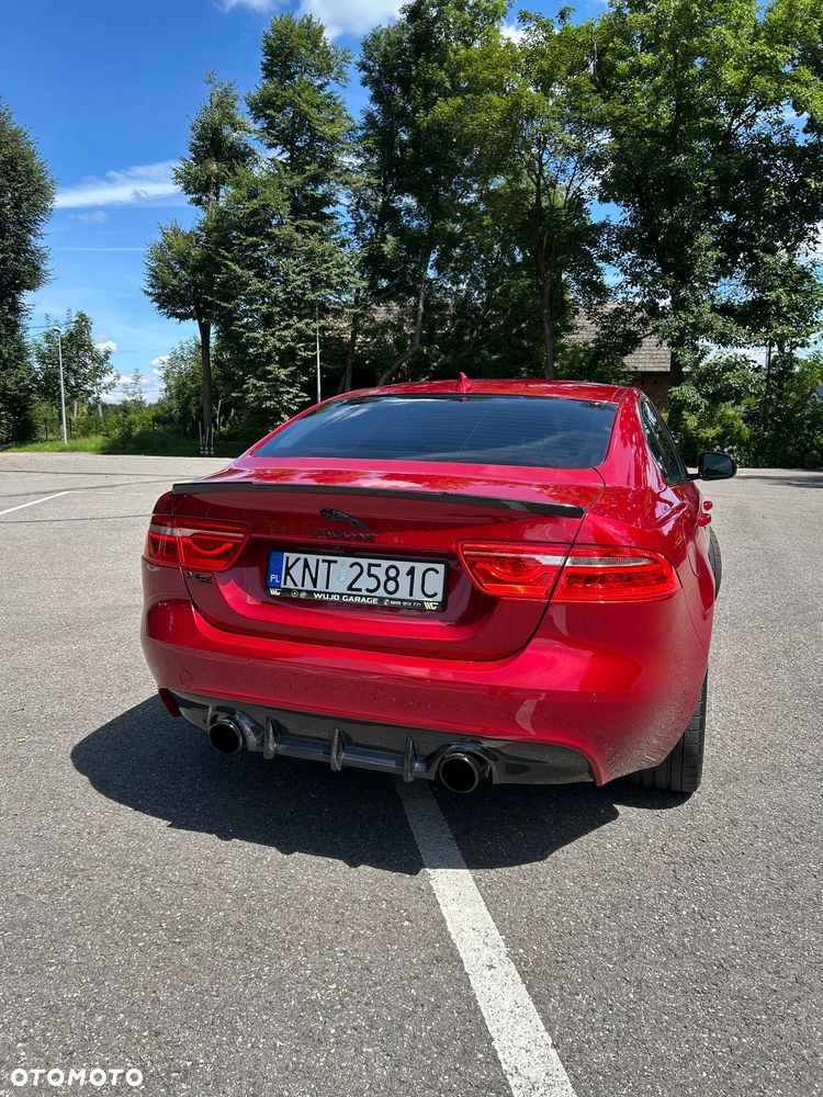 Jaguar XE 2.0 T Portfolio - 3