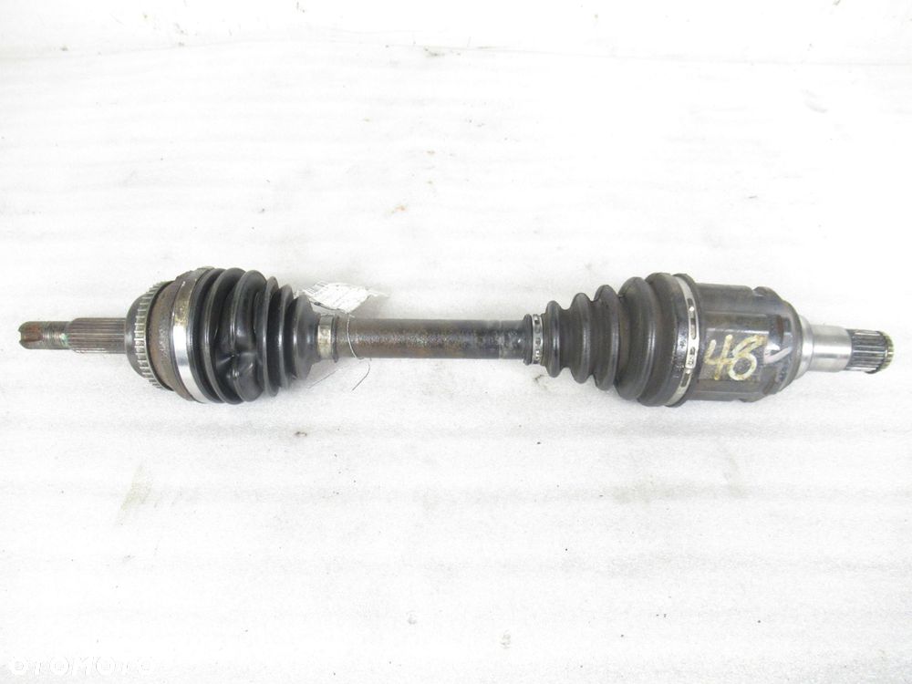 PÓŁOŚ LEWA PRZEDNIA TOYOTA COROLLA Verso E12 2.0 D-4D - 1