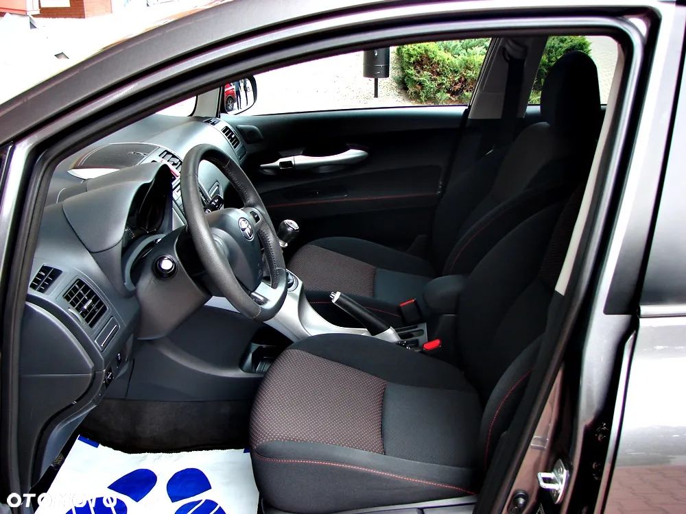 Toyota Auris 1.6 Premium Comfort - 5