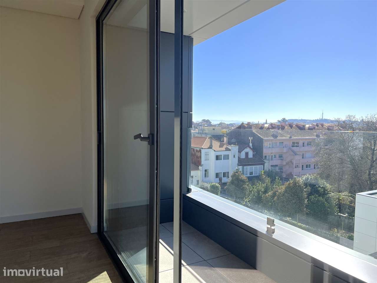 T3 novo junto à Rotunda da Boavista - Grande imagem: 2/28